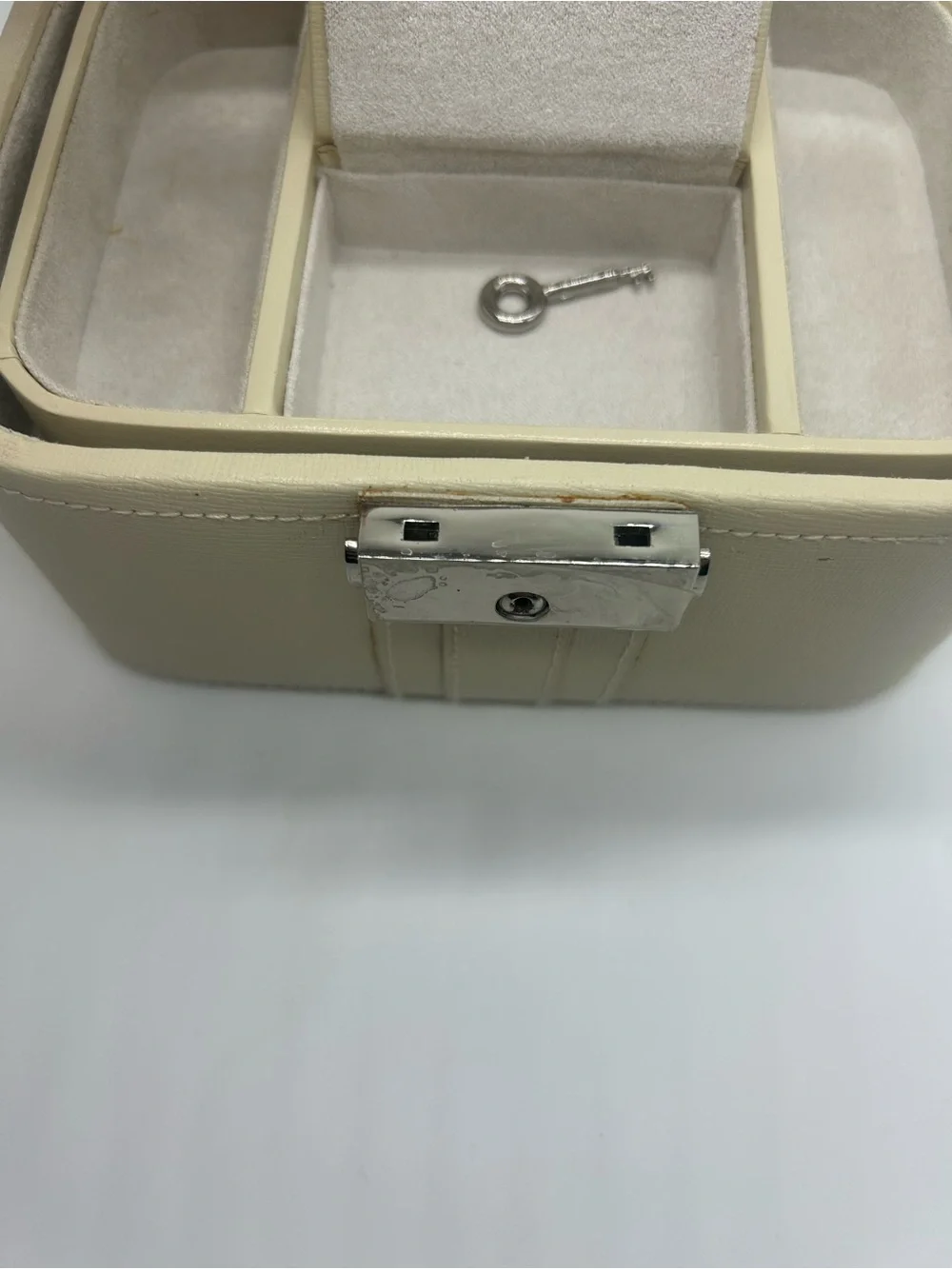 Pottery Barn Cream Travel Jewelry Box Carrying‎ Handle key lock